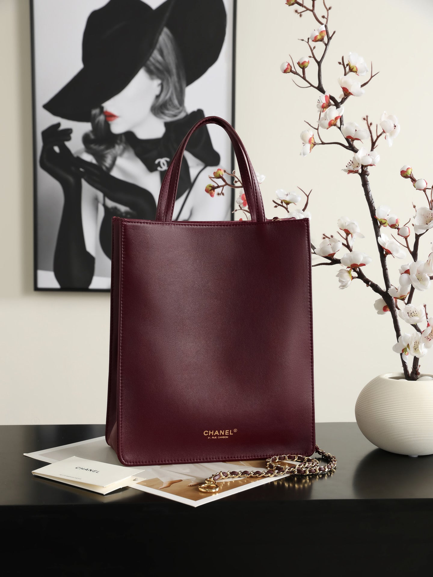 Women’s Vertical Leather Tote Bag - Gold Chain Handle Top-Handle Shoulder Purse