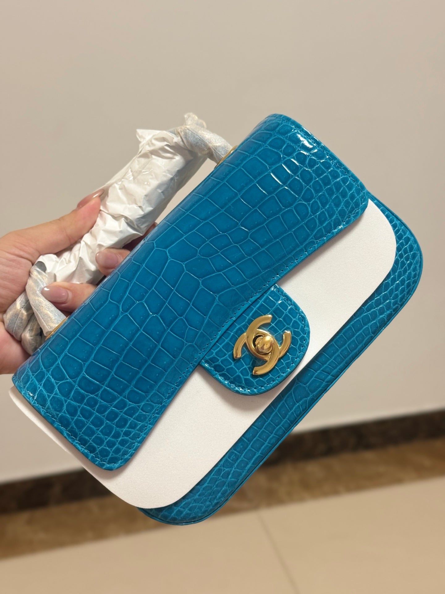Vintage Alligator Texture Leather Handbag - Women’s Chain Shoulder Bag