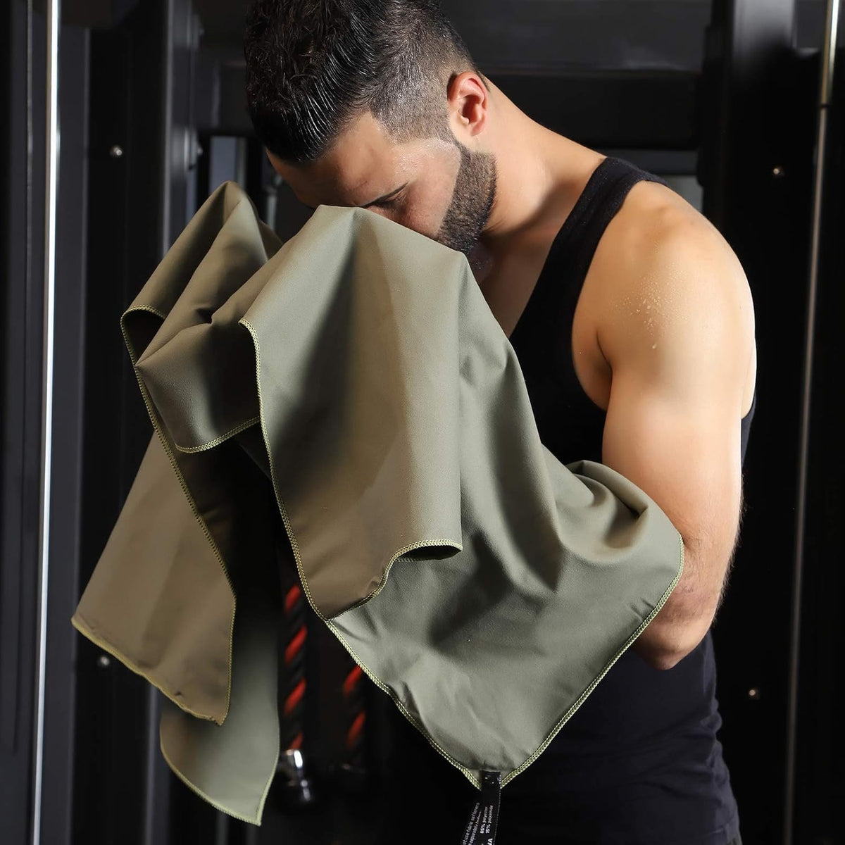 Rainleaf Microfiber Fast Drying Travel Towel – Ultra Absorbent, Sand-Free Quick Dry Towel for Camping, Gym, Beach & Backpacking with Zip Pocket & Carry Bag