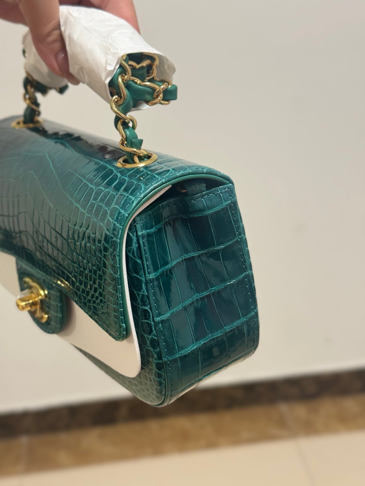 Vintage Alligator Texture Leather Handbag - Women’s Chain Shoulder Bag