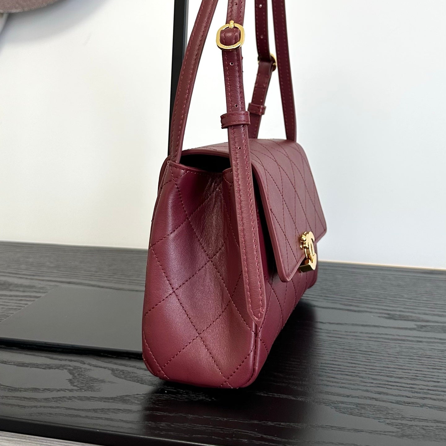 Retro Leather Flap Handbag - Women’s Adjustable Shoulder Bag