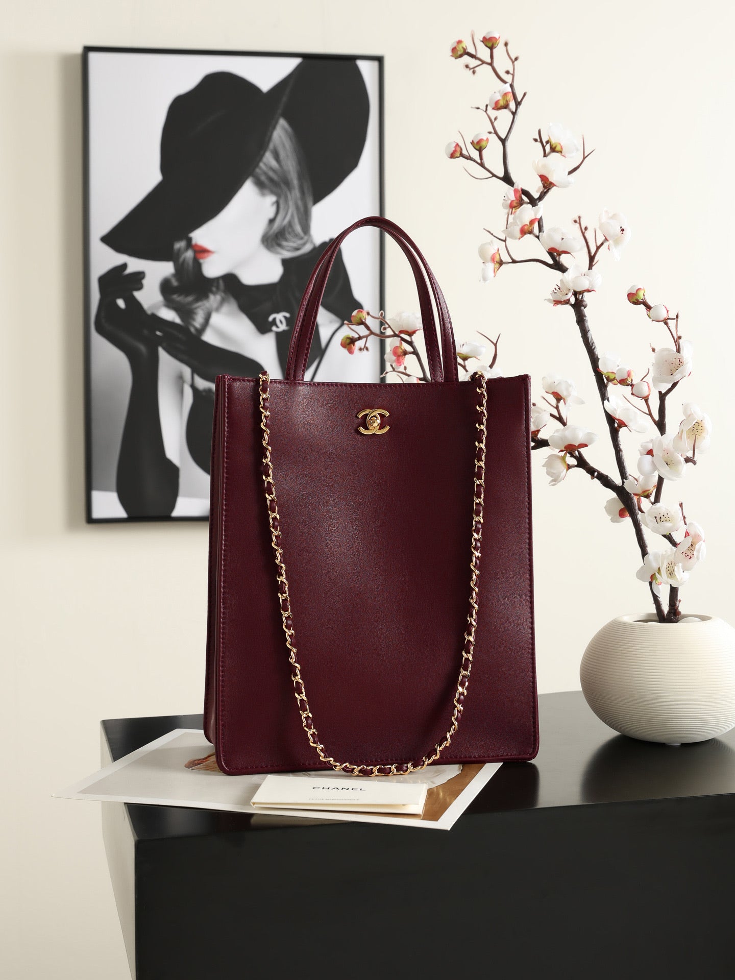Women’s Vertical Leather Tote Bag - Gold Chain Handle Top-Handle Shoulder Purse