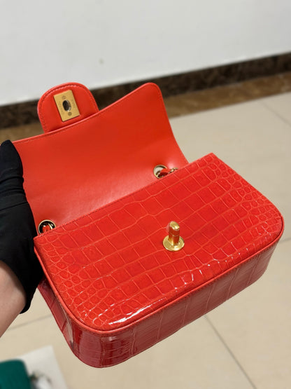 Vintage Alligator Texture Leather Handbag - Women’s Chain Shoulder Bag